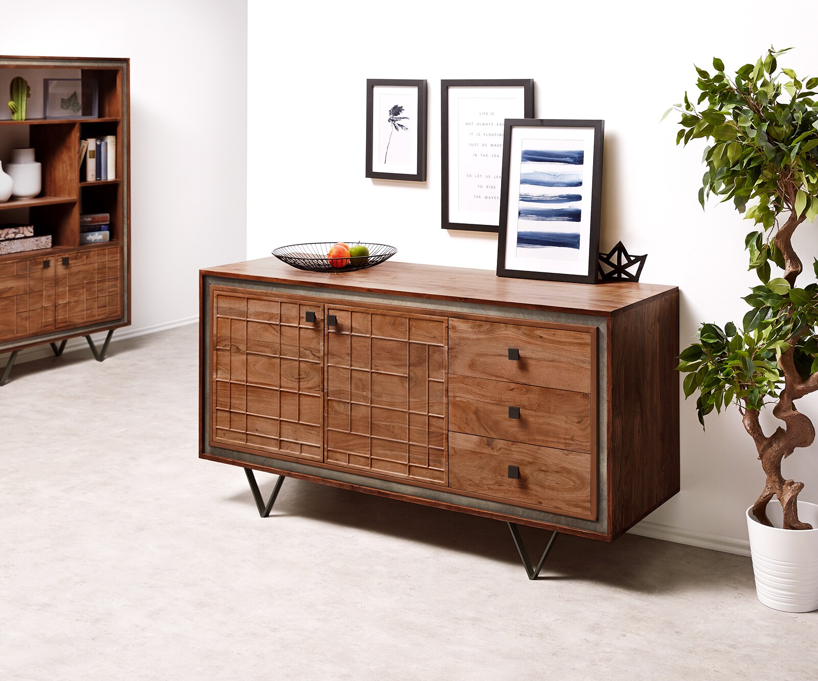 Dressoir Stonegrace 150 cm acacia bruin 3D 2 deuren 3 laden V-poot zwart
