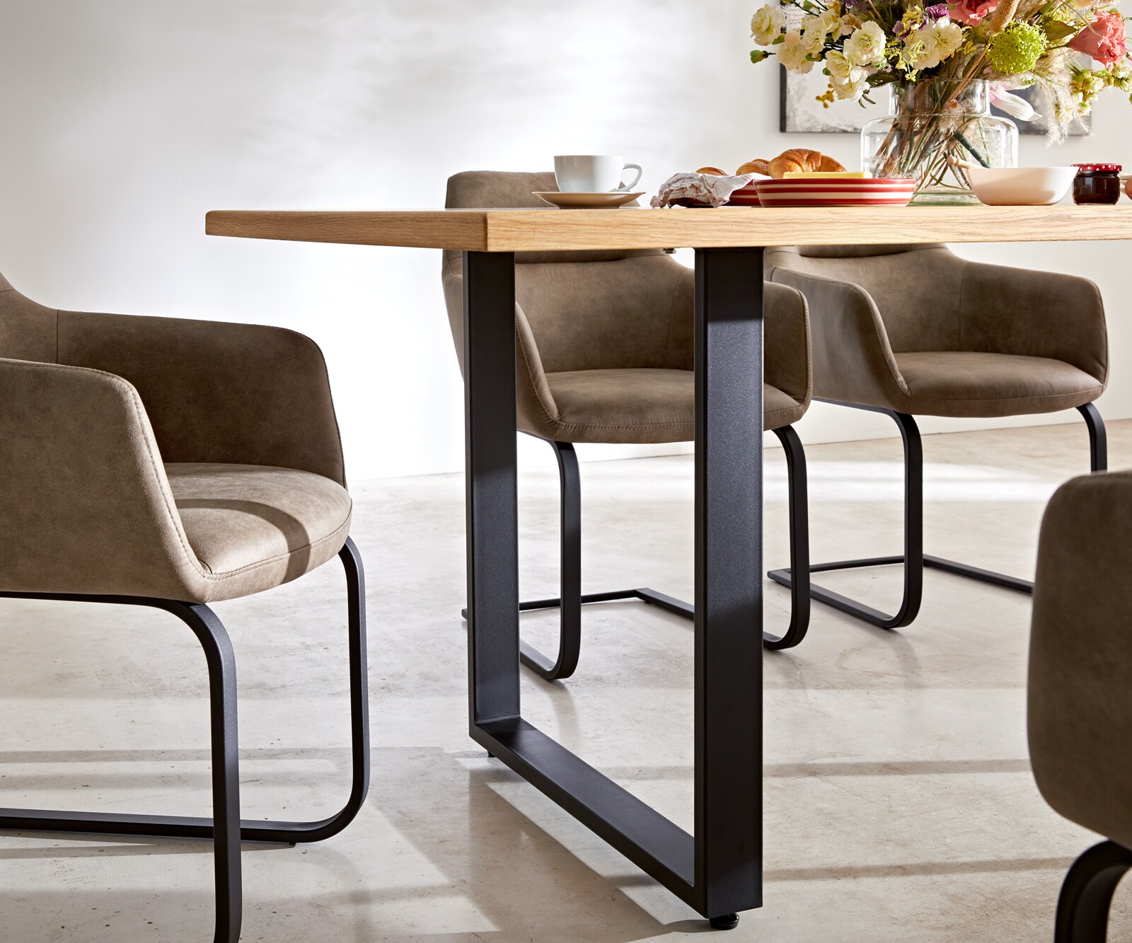 Eettafel Edge-Pure 200x100 eiken natuur Fishbone skid  zwart 5