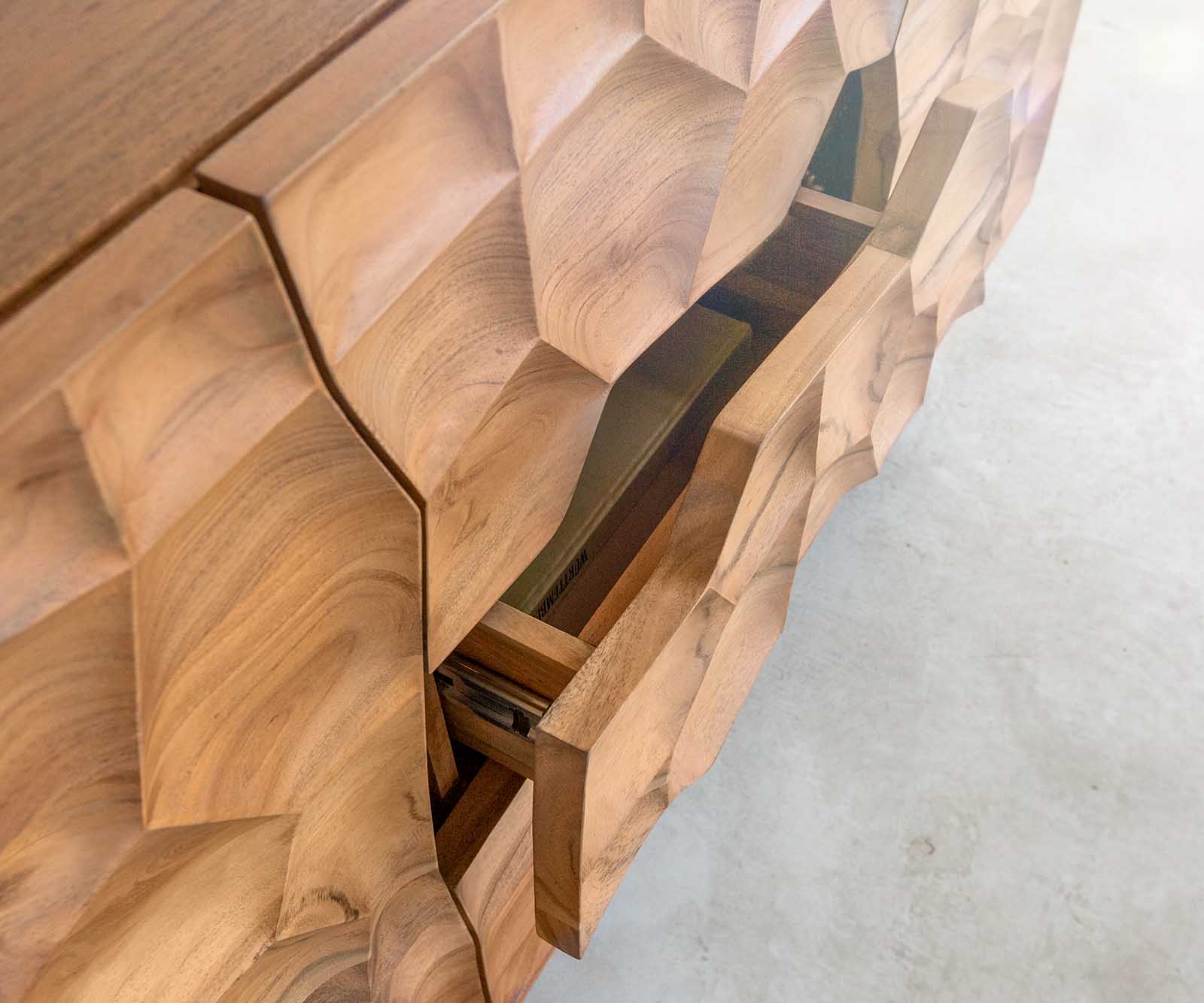 Dressoir Solu 175 cm acacia natuur 2 deuren 3 laden onderstel zwevend metaal zwart 3D-front 4