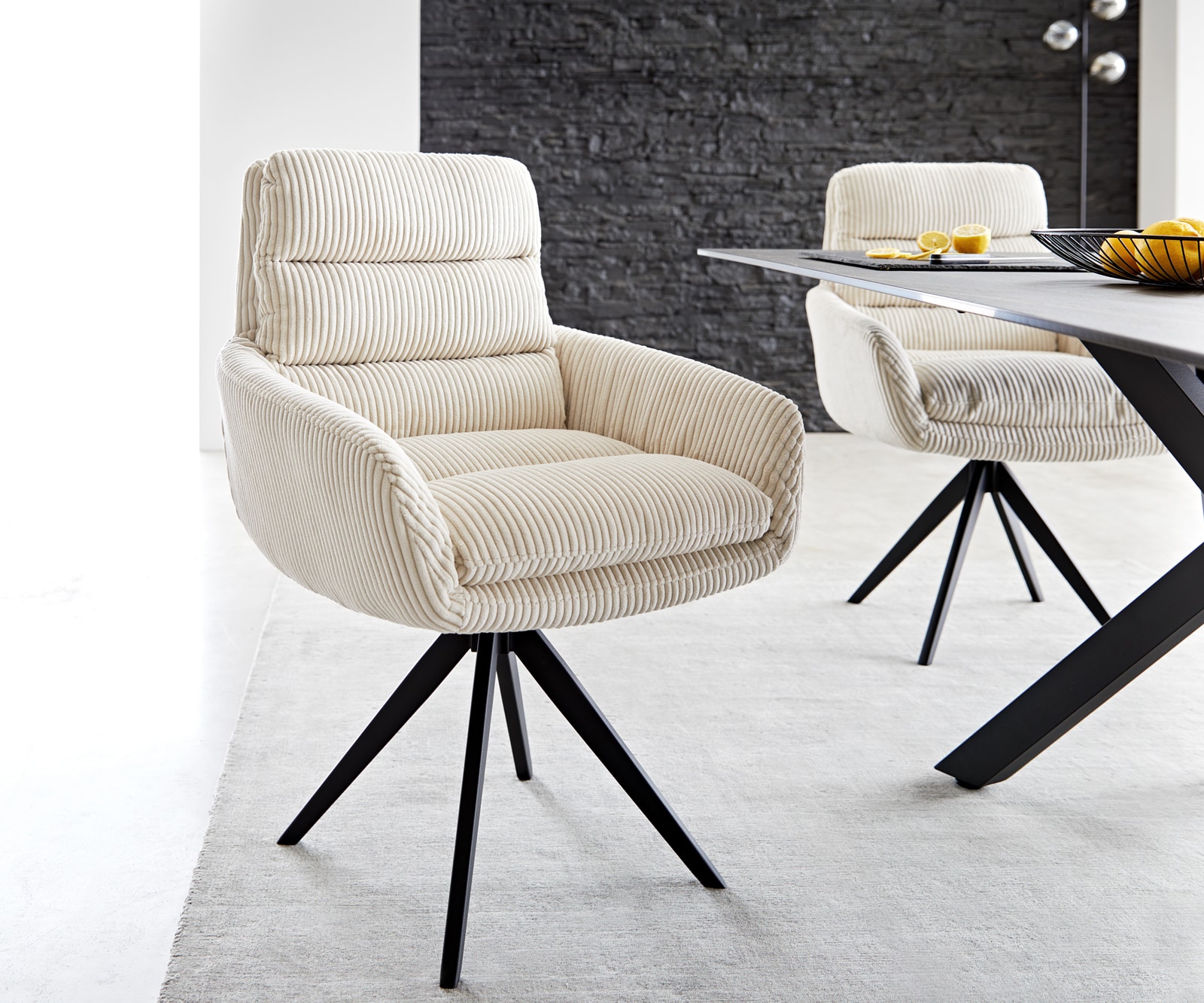 Eetkamerstoel Abelia-Flex met armleuning koord beige kruisframe hoekig zwart Eetkamerstoel Abelia-Flex met armleuning koord beige kruisframe hoekig zwart