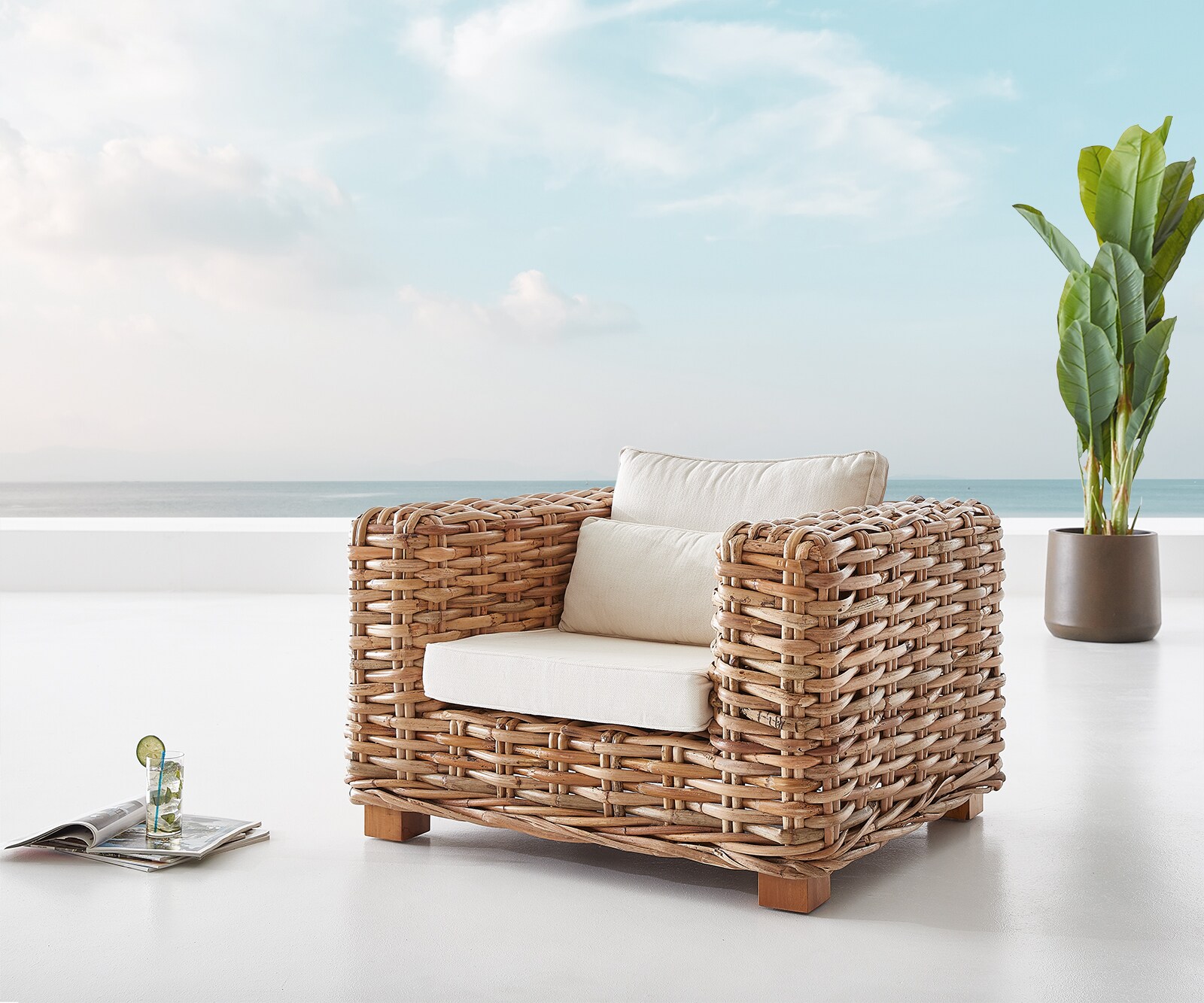 Loungestoel Nizza in rotan natuur met kussen wit