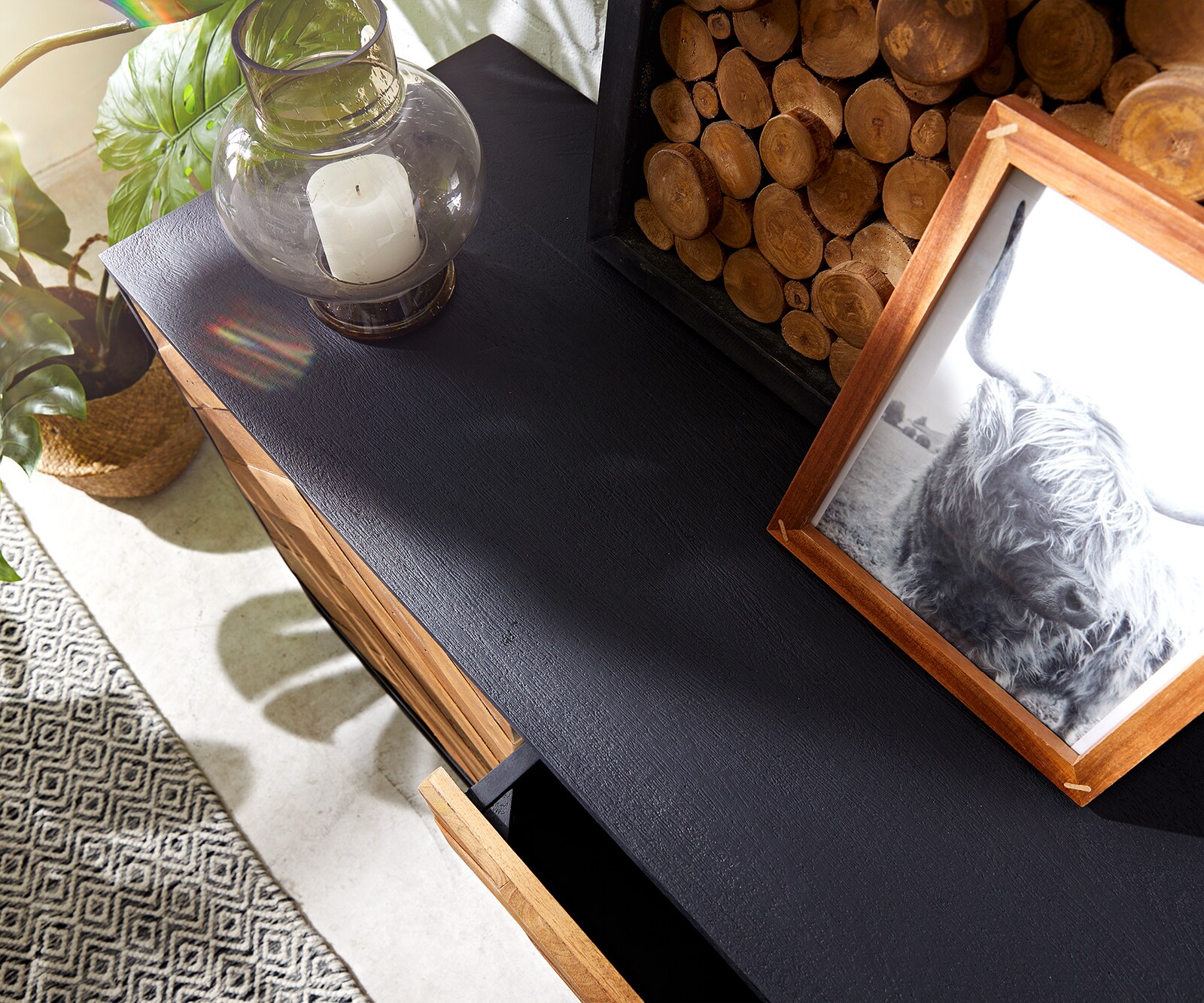 Dressoir Famke 145 cm mango teak 2 deuren 3 schuifladen 4 Dressoir Famke 145 cm mango teak 2 deuren 3 schuifladen 4