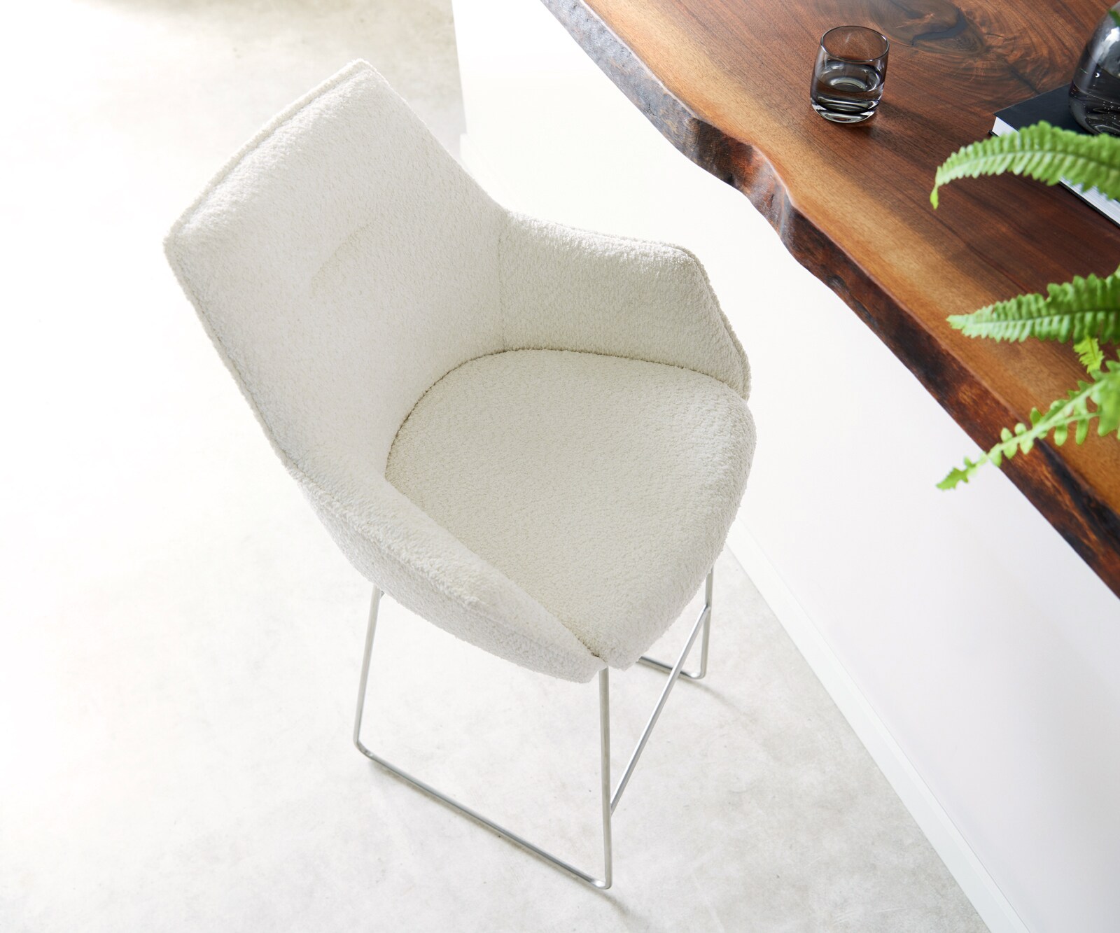 Barstoel Alja-Flex bouclé Wit Sledeonderstel RVS Pocketvering 1 Barstoel Alja-Flex bouclé Wit Sledeonderstel RVS Pocketvering 1