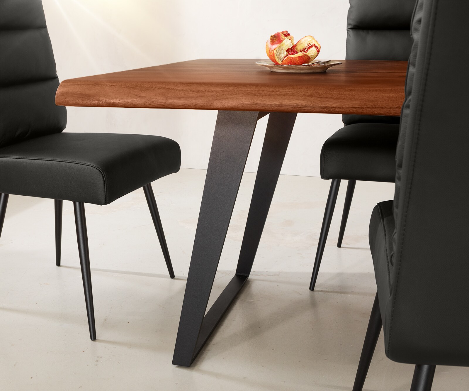 Eettafel Edge 260x100 XL acacia bruin metaal schuin Live-Edge 1
