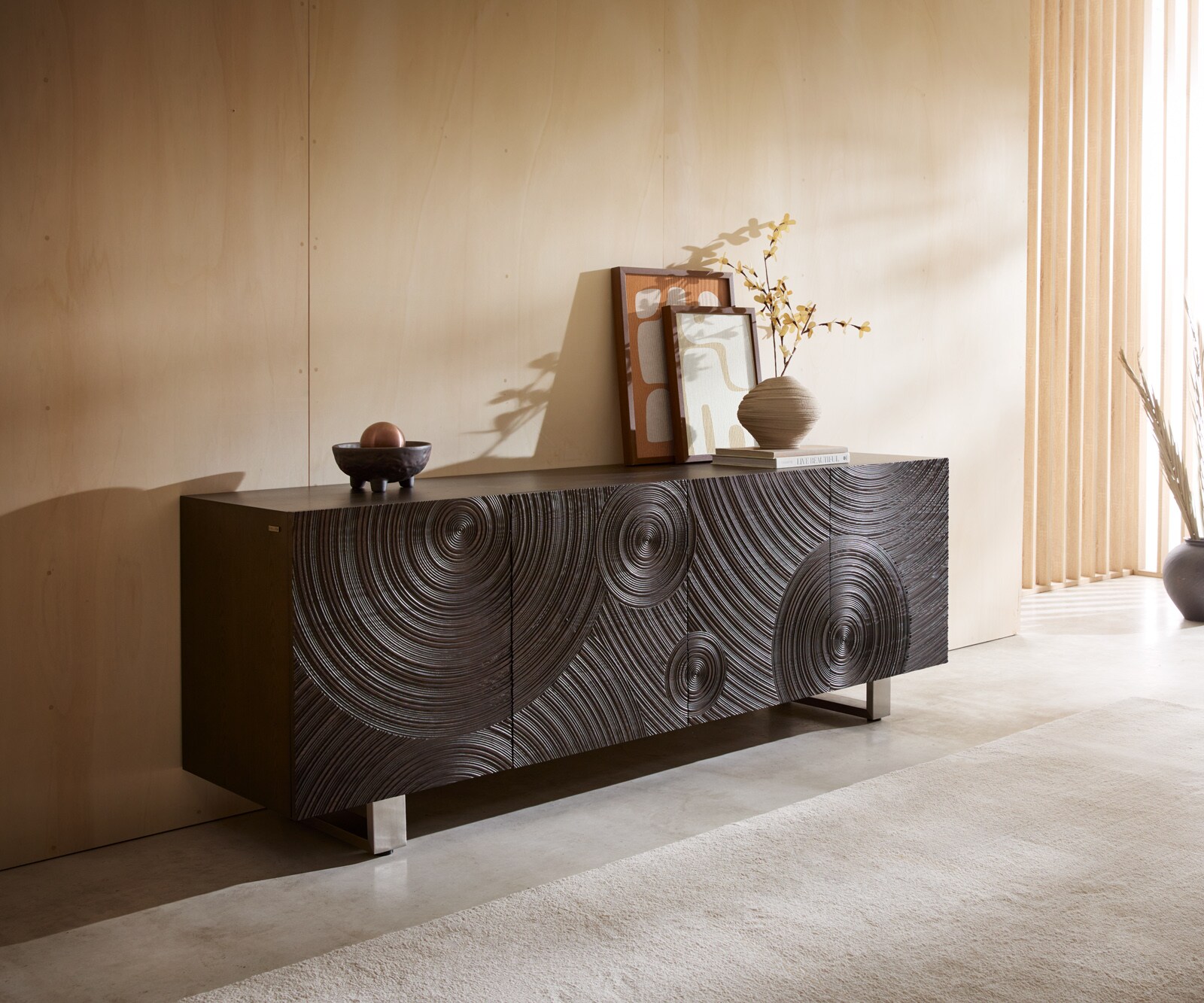 Dressoir Ashara 200 cm essenhout donkerbruin 3D-effect 4 deuren sledepoot geborsteld RVS