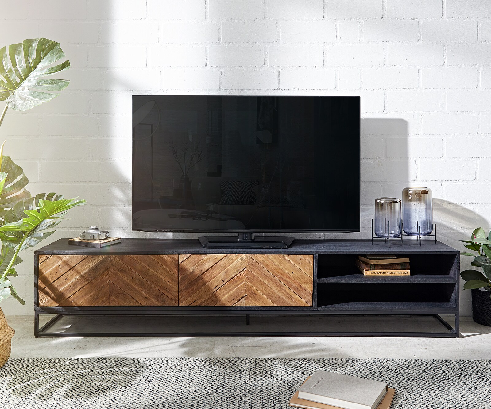 Tv-meubel Famke 200 cm mango teak 2 deuren 2 vakken 2