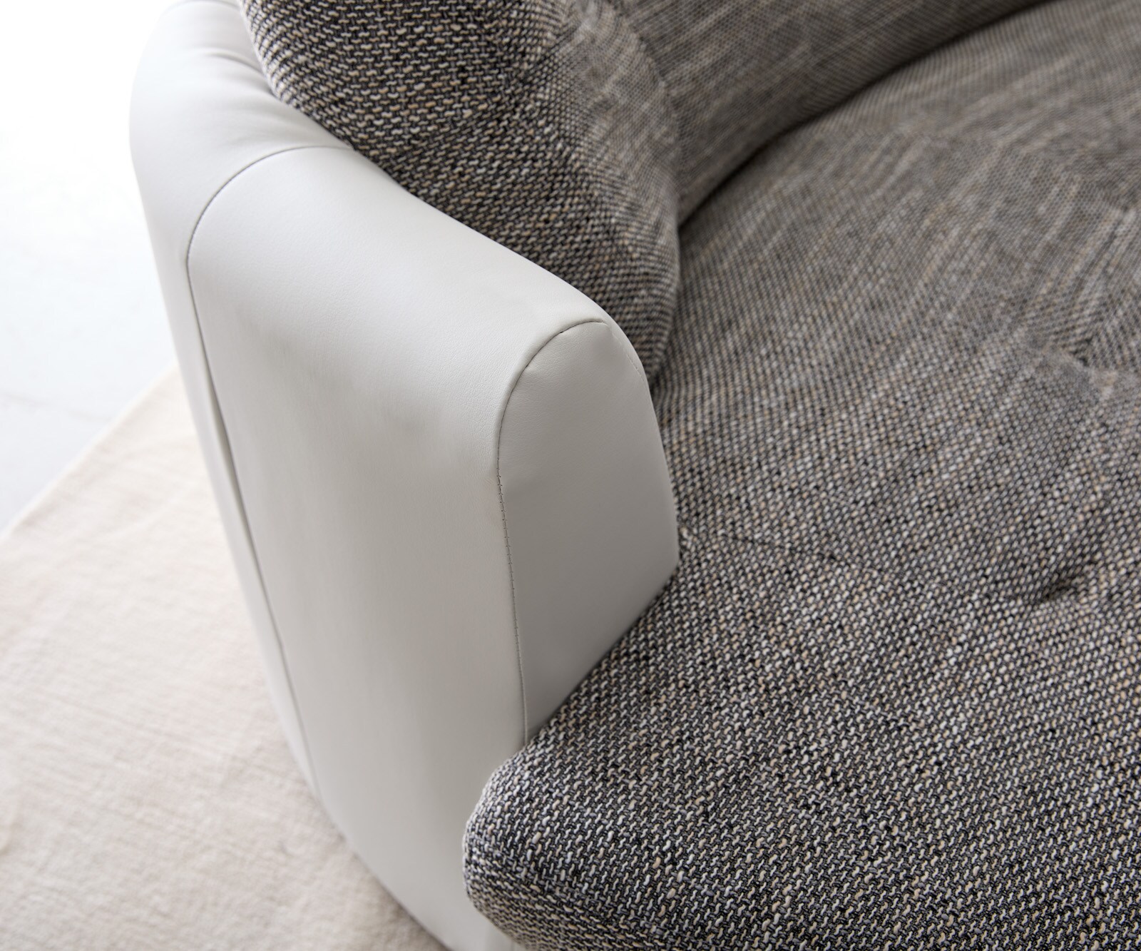 Bank Napoli 300x95cm wit lichtgrijs met kussens 4 Bank Napoli 300x95cm wit lichtgrijs met kussens 4