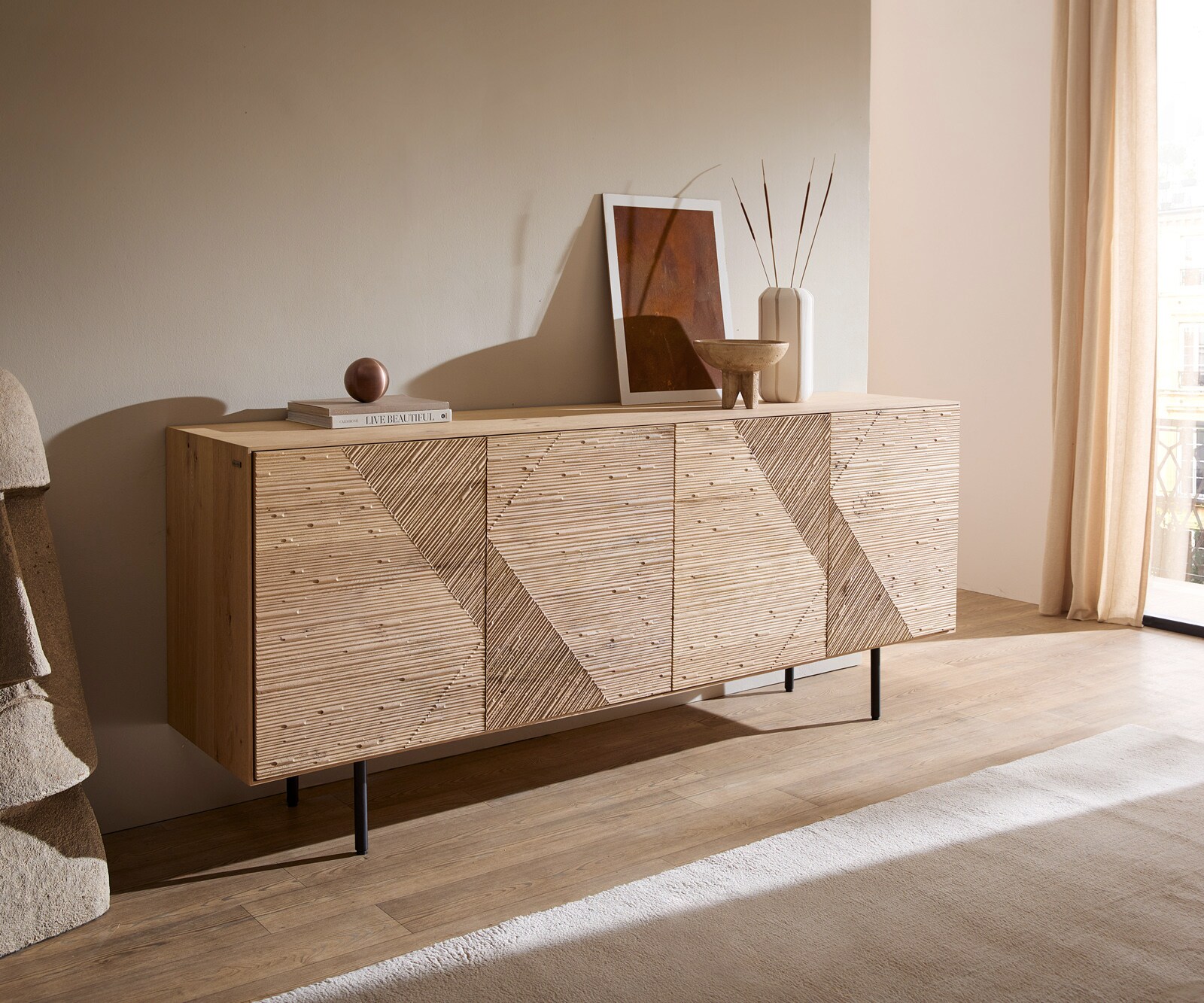 Dressoir Tereos 200 cm eiken natuur 3D-effect 4 deuren ronde voet metaal zwart