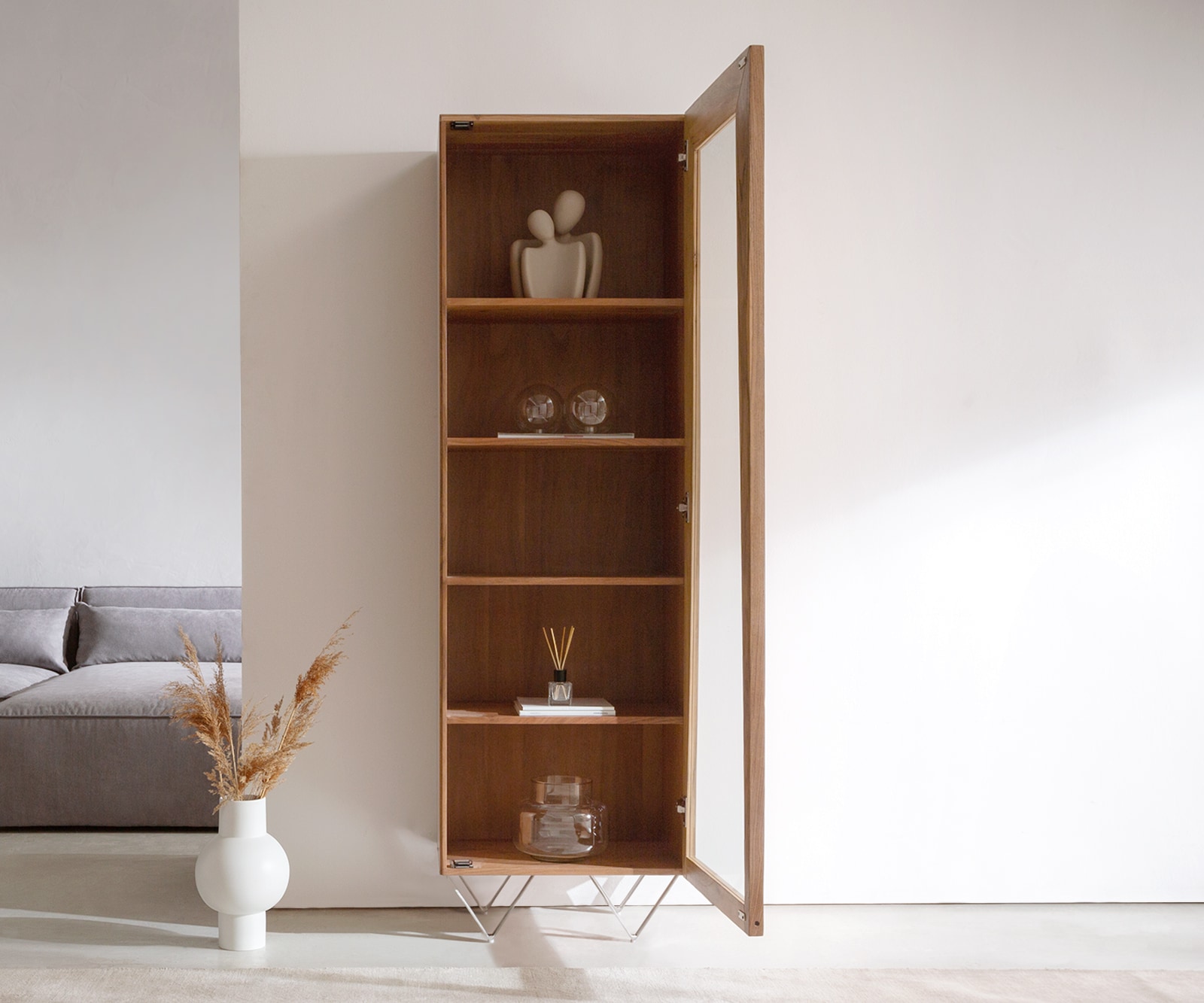 Hoge kast Kayu 55x180 cm acacia natuur glaskast 1 deur V-poot 3 Hoge kast Kayu 55x180 cm acacia natuur glaskast 1 deur V-poot 3