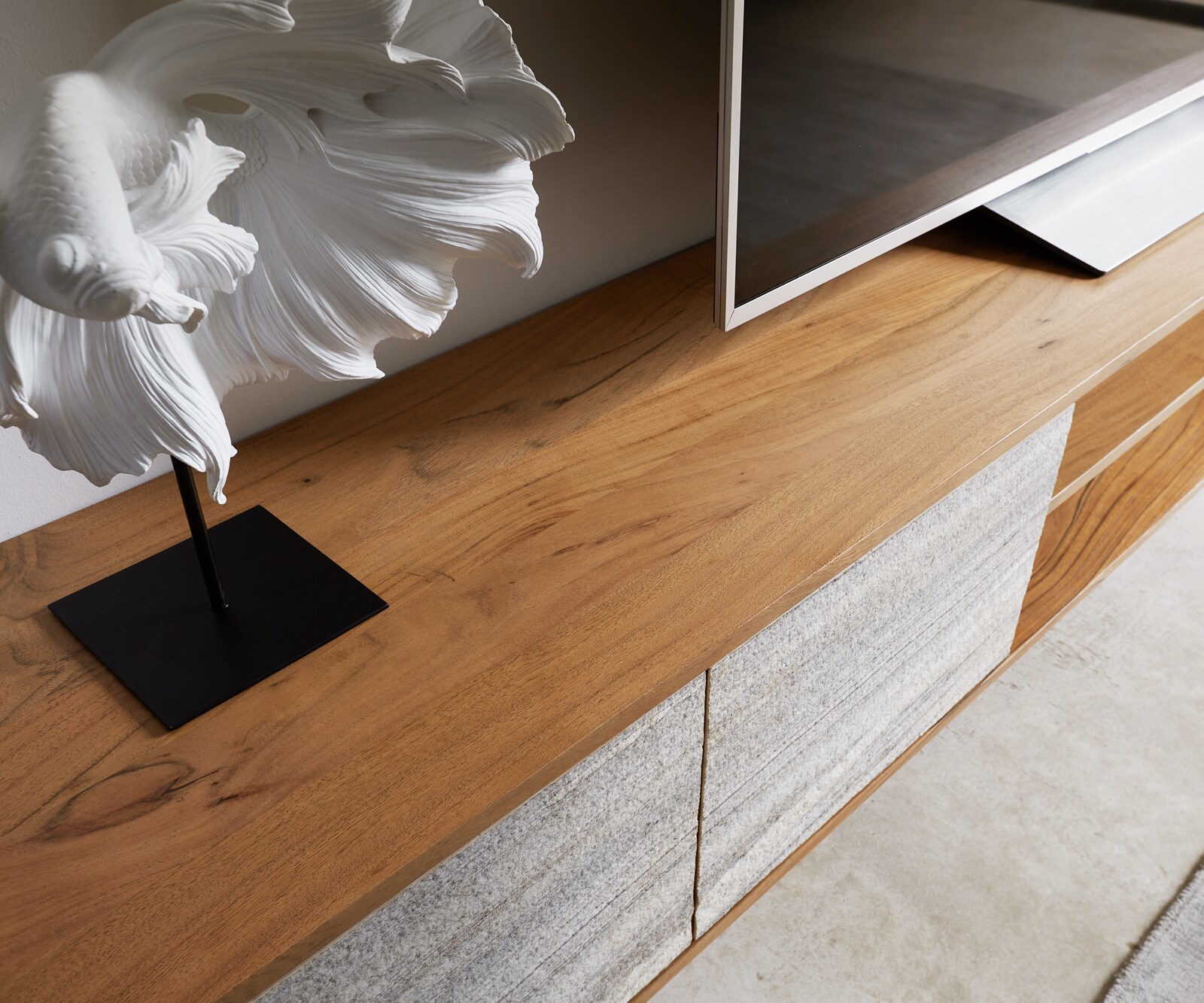 Tv-meubel Kleo 220 cm acacia natuur 4 deurs hoekvoet metaal zwart 3 Tv-meubel Kleo 220 cm acacia natuur 4 deurs hoekvoet metaal zwart 3