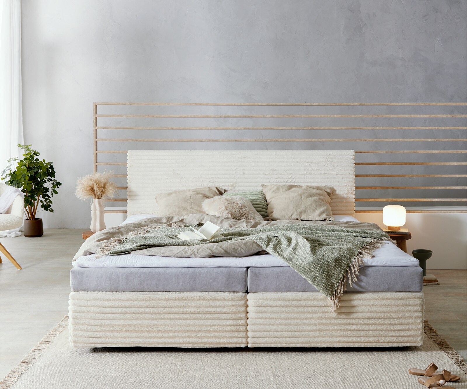 Boxspringbed Dream-Well pluche koord beige 200x200 cm Bonell matras PU topper 1