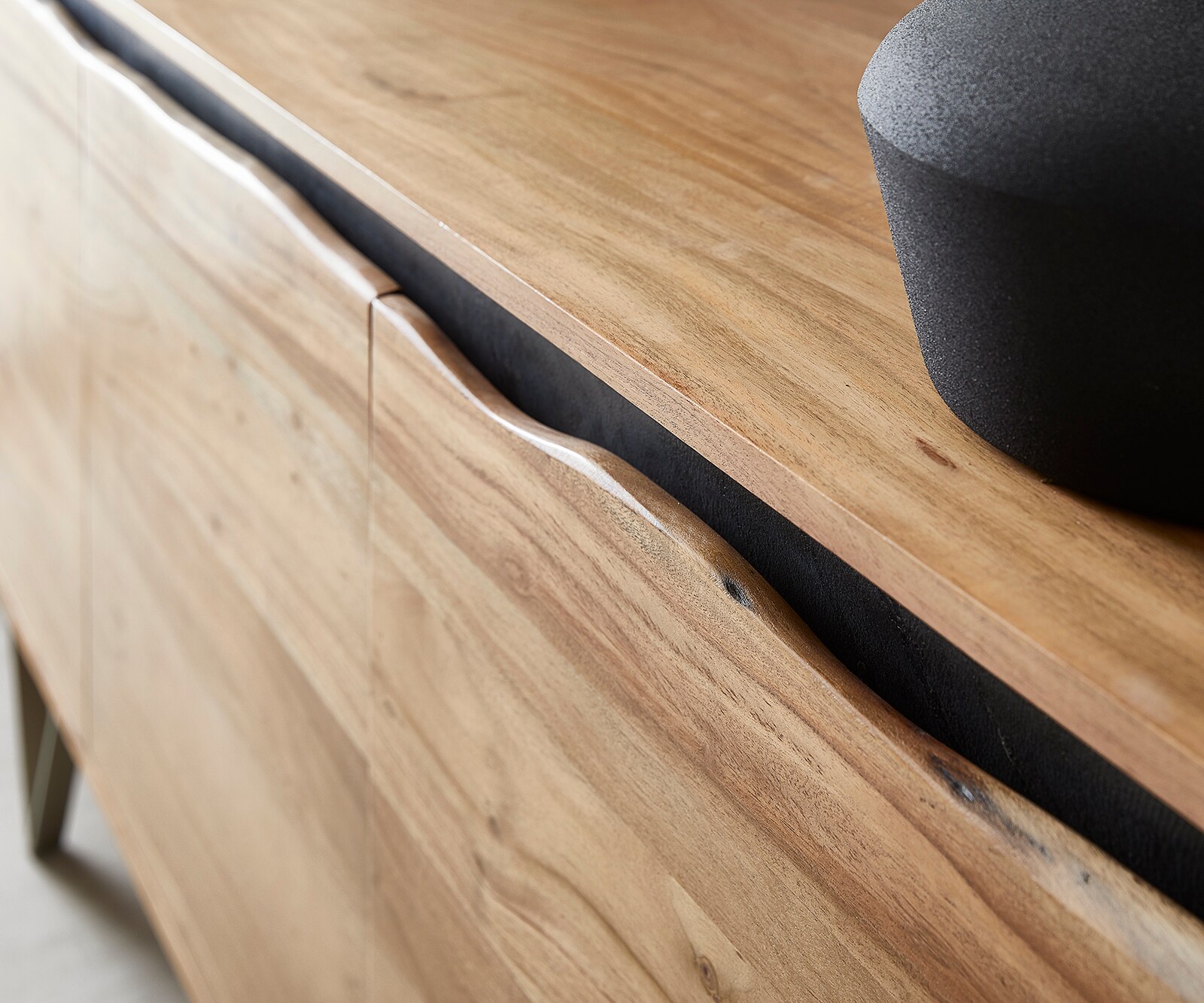 Dressoir Stonegrace 147x45 cm natuur acacia 3 deuren boomrand 5