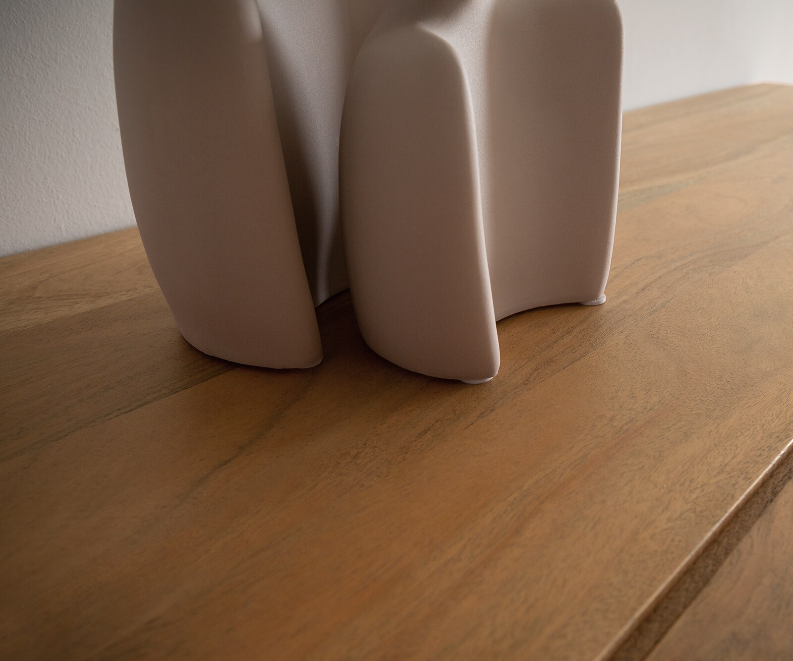 Hoge kast Kayu 115x150 cm acacia natuur 2 glazen deuren V-poot 4