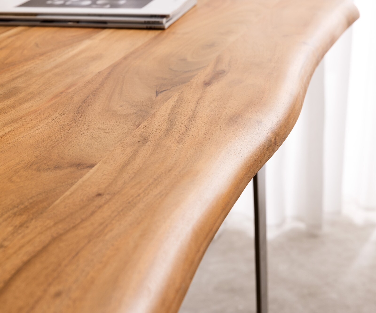 Bureautafel Live-Edge acacia natuur 180x180 frame zilver boomkant 3