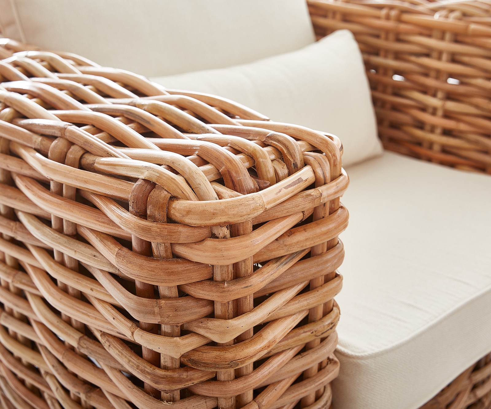 Loungestoel Nizza in rotan natuur met kussen wit 4 Loungestoel Nizza in rotan natuur met kussen wit 4