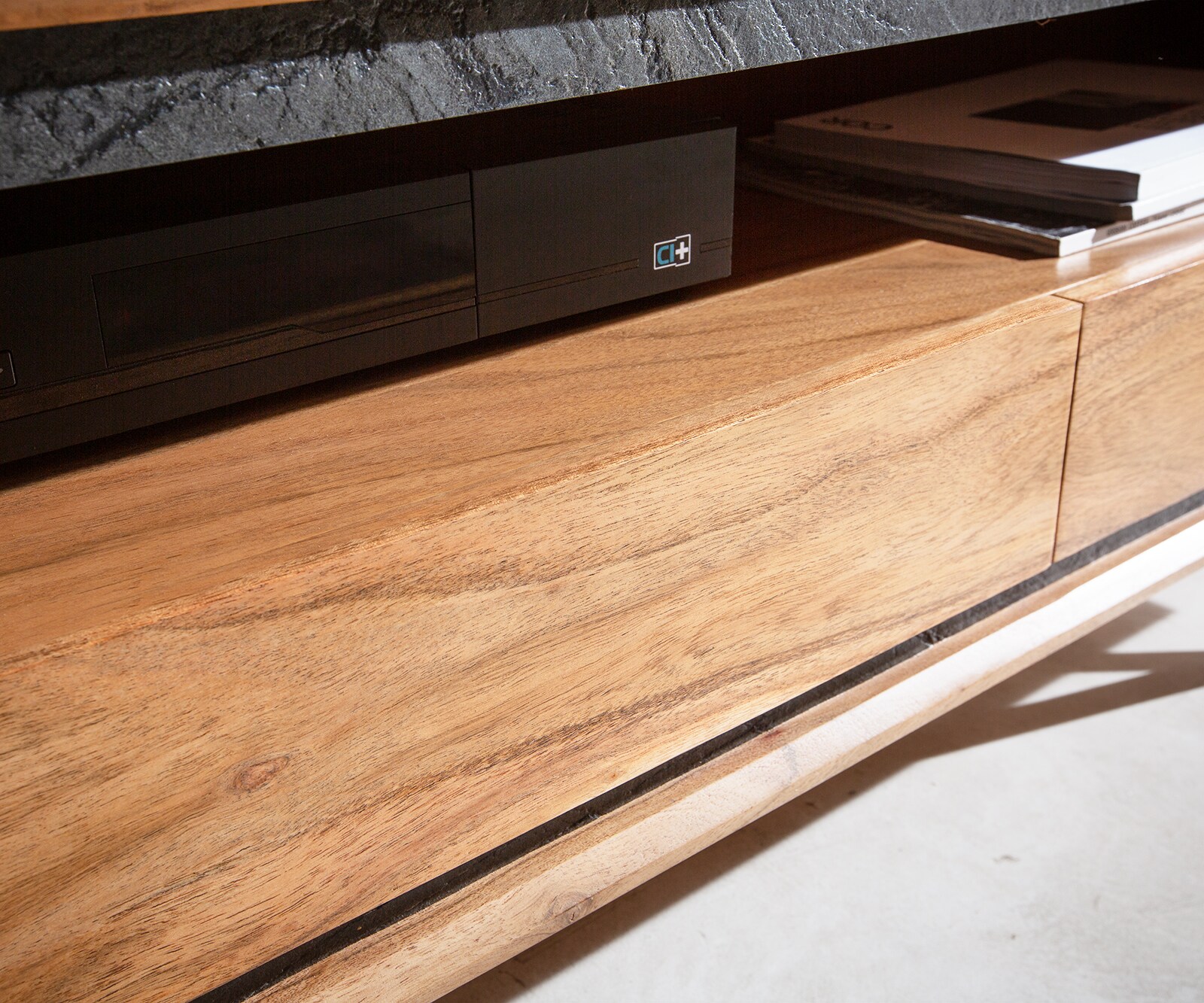 Tv-meubel Stonegrace 240 cm acacia natuur 2 deuren 1 legplank 2 laden steenfineer V-poot 5